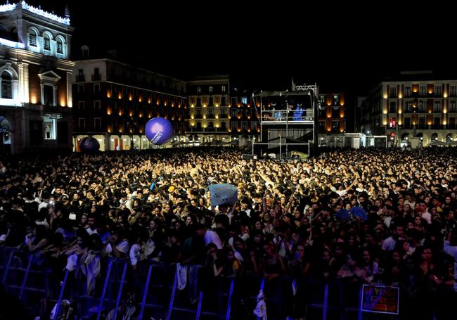 La Plaza Mayor, llena instantes antes de comenzar el 'show'.