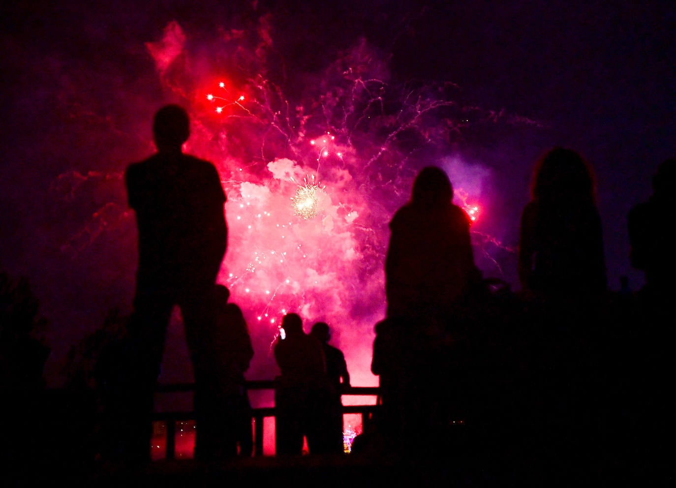 La noche vallisoletana vuelve a iluminarse con los fuegos artificiales