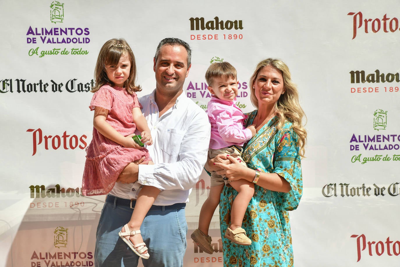 Alejandra López, César López (alcalde de Serrada), César López y Rocío Romero.