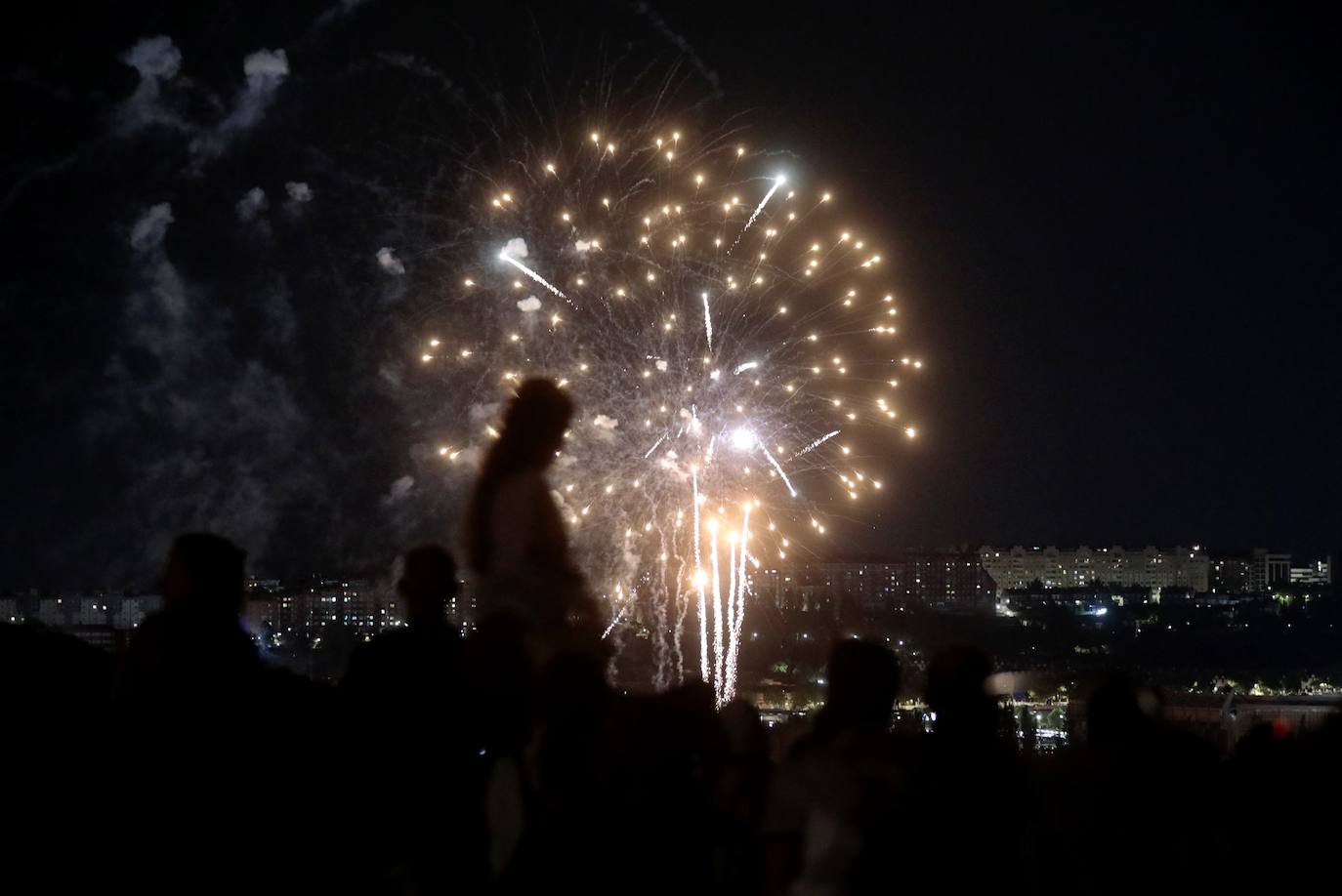 La noche del jueves deja nuevas imágenes de los fuegos artificiales en Valladolid