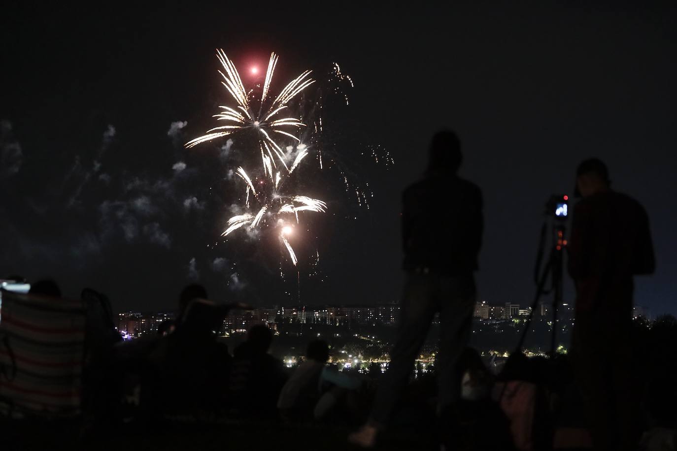 La noche del jueves deja nuevas imágenes de los fuegos artificiales en Valladolid