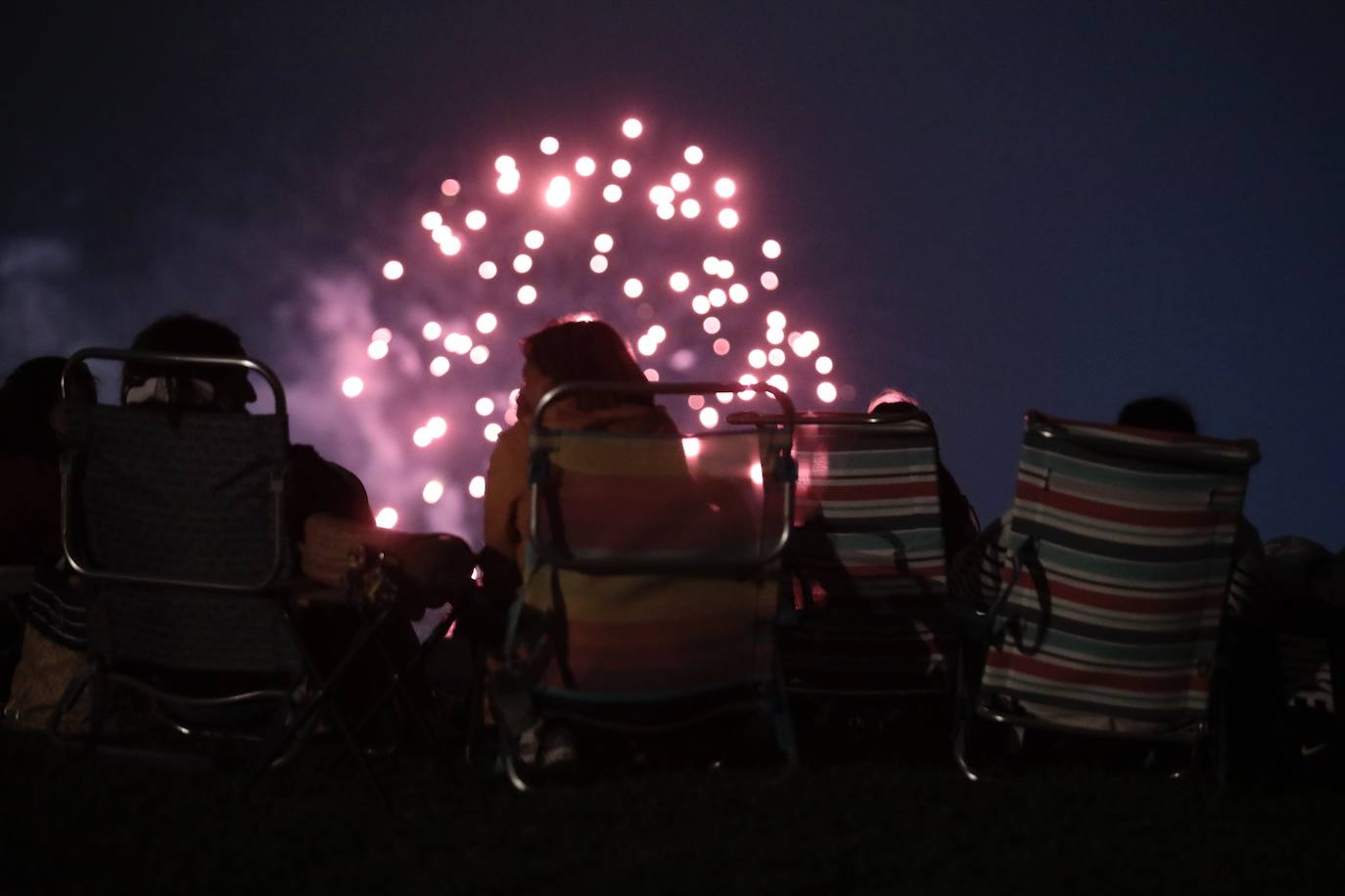 La noche del jueves deja nuevas imágenes de los fuegos artificiales en Valladolid