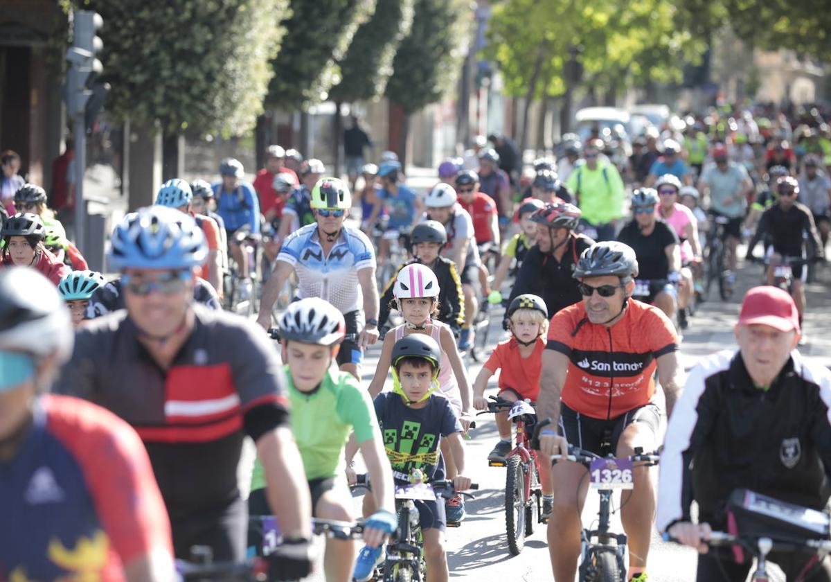 Participantes en el IV Día de la Bici.