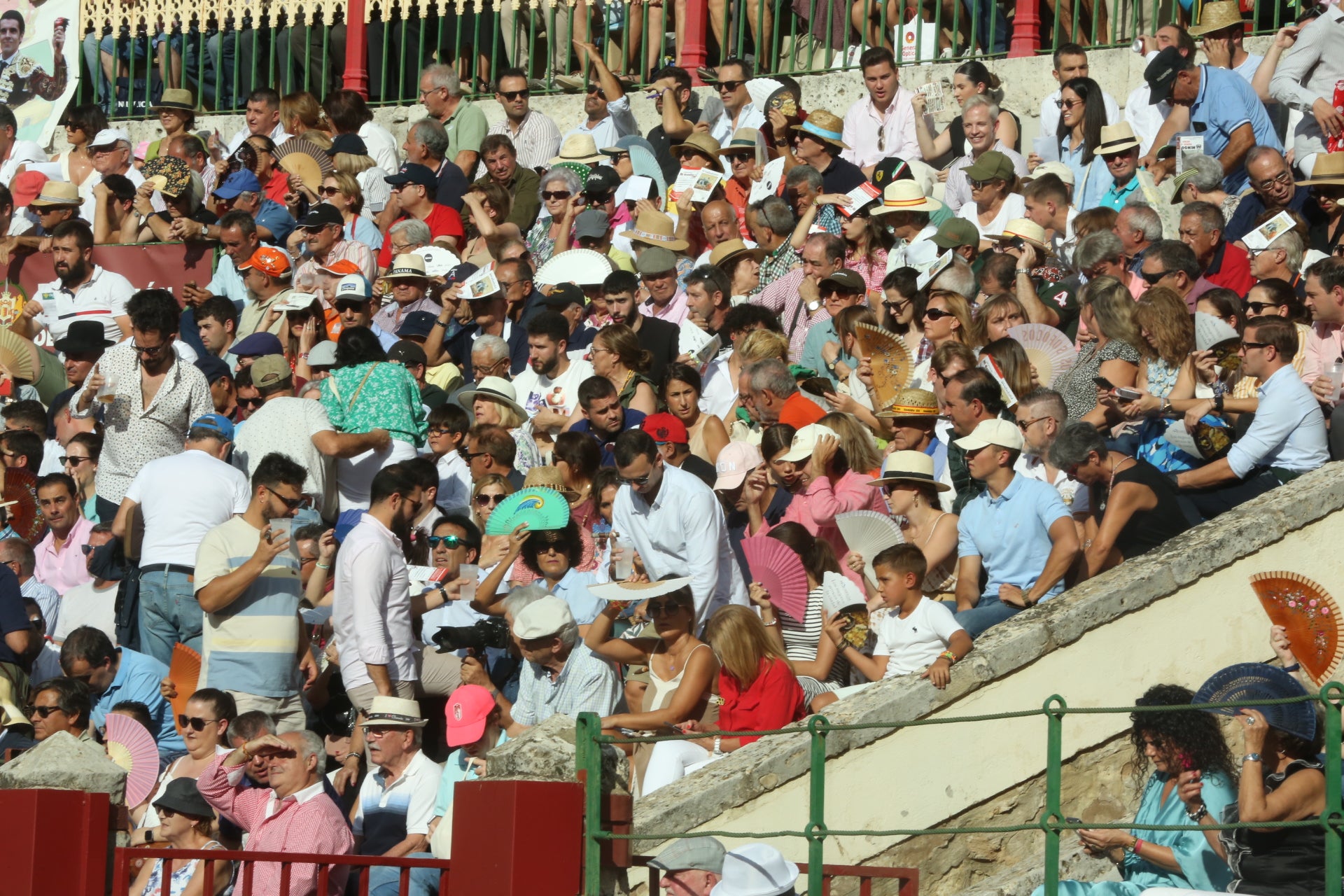 Búscate en los tendidos de la Plaza de Toros de Valladolid (2 de 2)