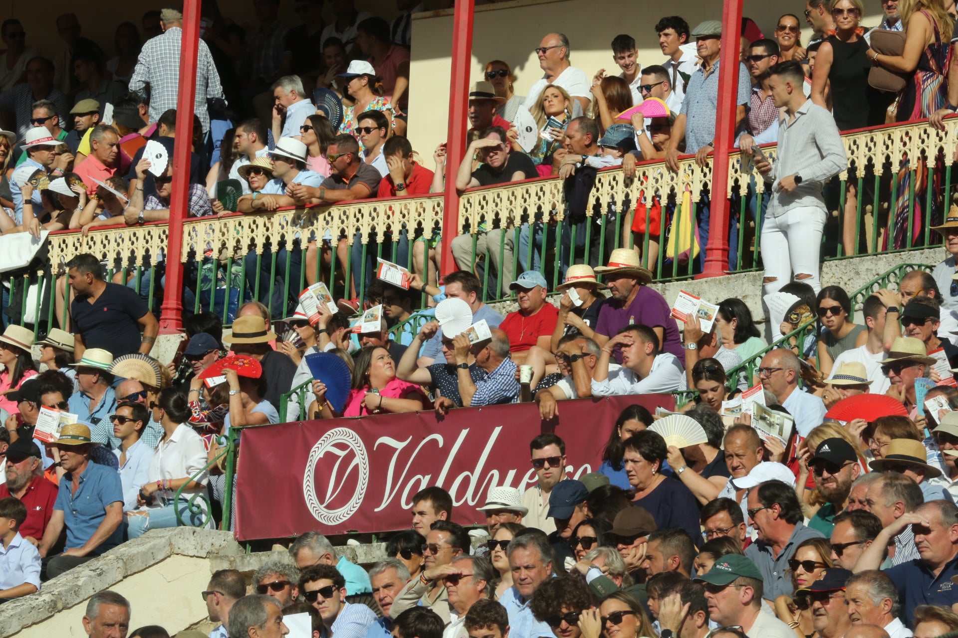 Búscate en los tendidos de la Plaza de Toros de Valladolid (2 de 2)