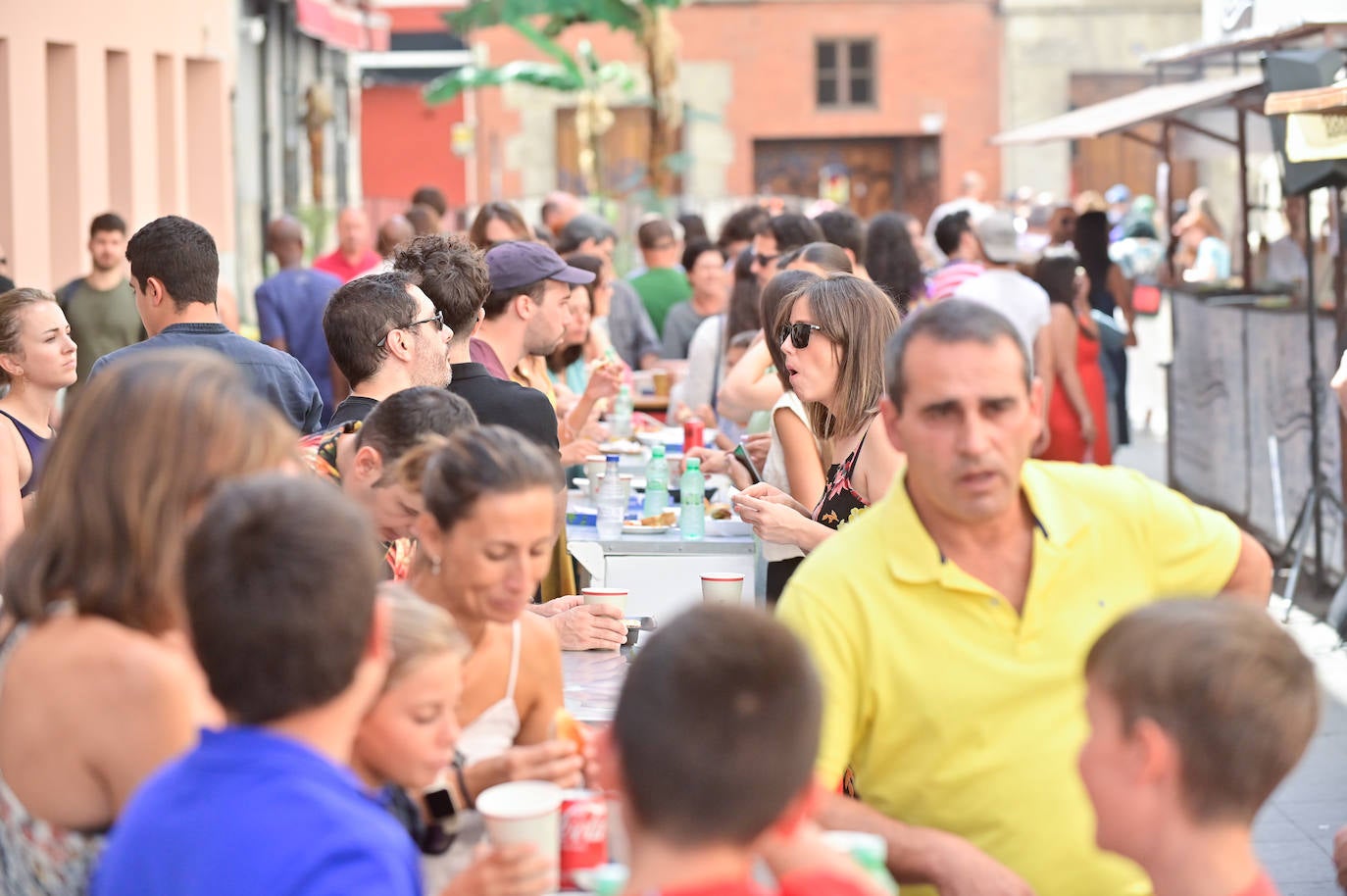 Llenazo en las casetas de la Feria de Día de las Fiestas de Valladolid 2023