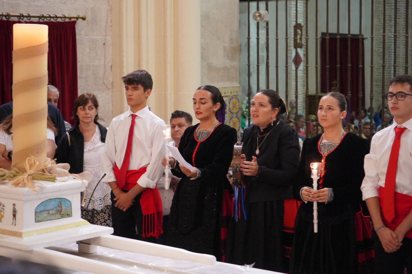 Ofrenda de Los Cirios en Santa María la Real de Nieva