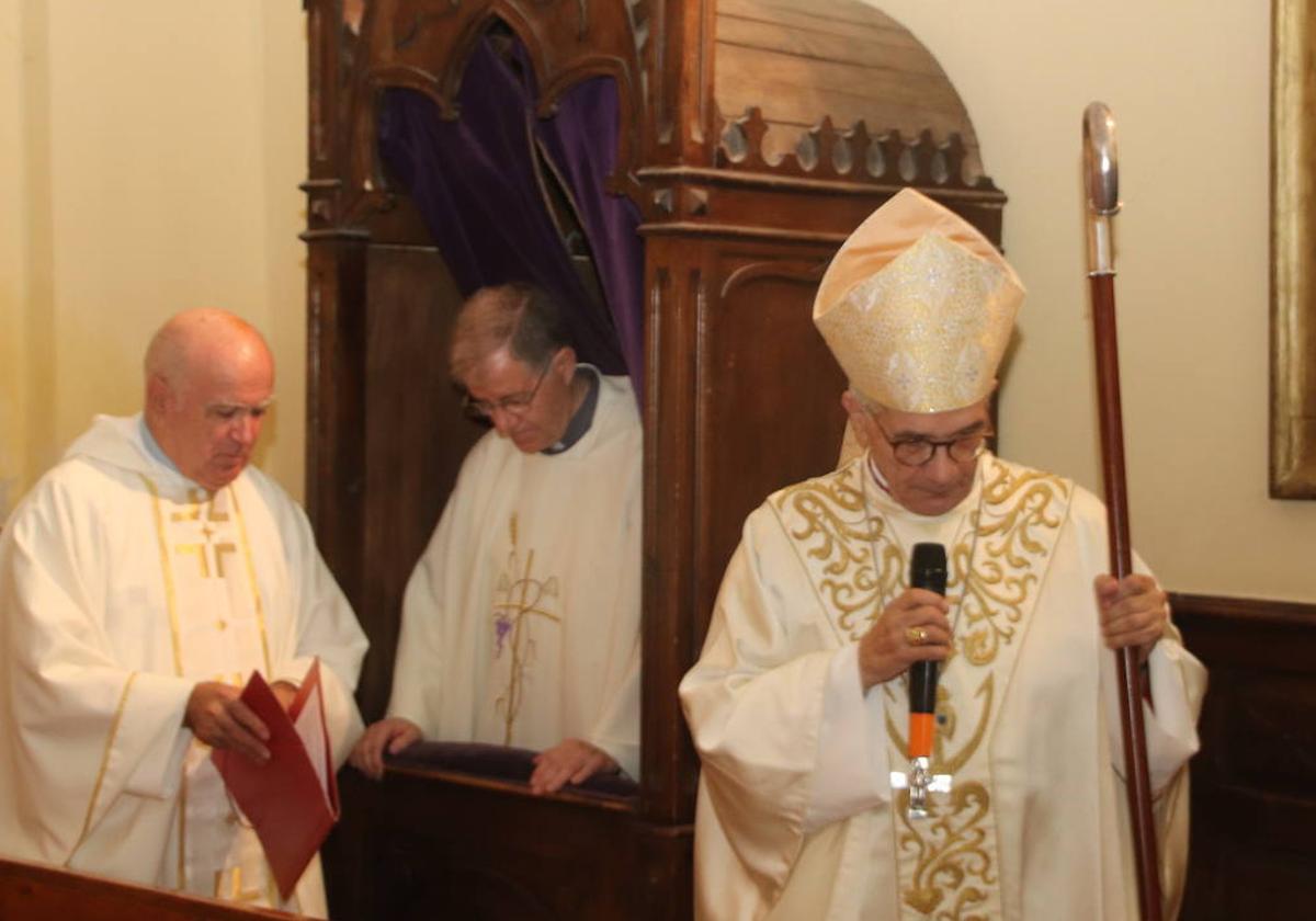 César Franco, durante la recepción de los nuevos sacerdotes en Cuéllar.