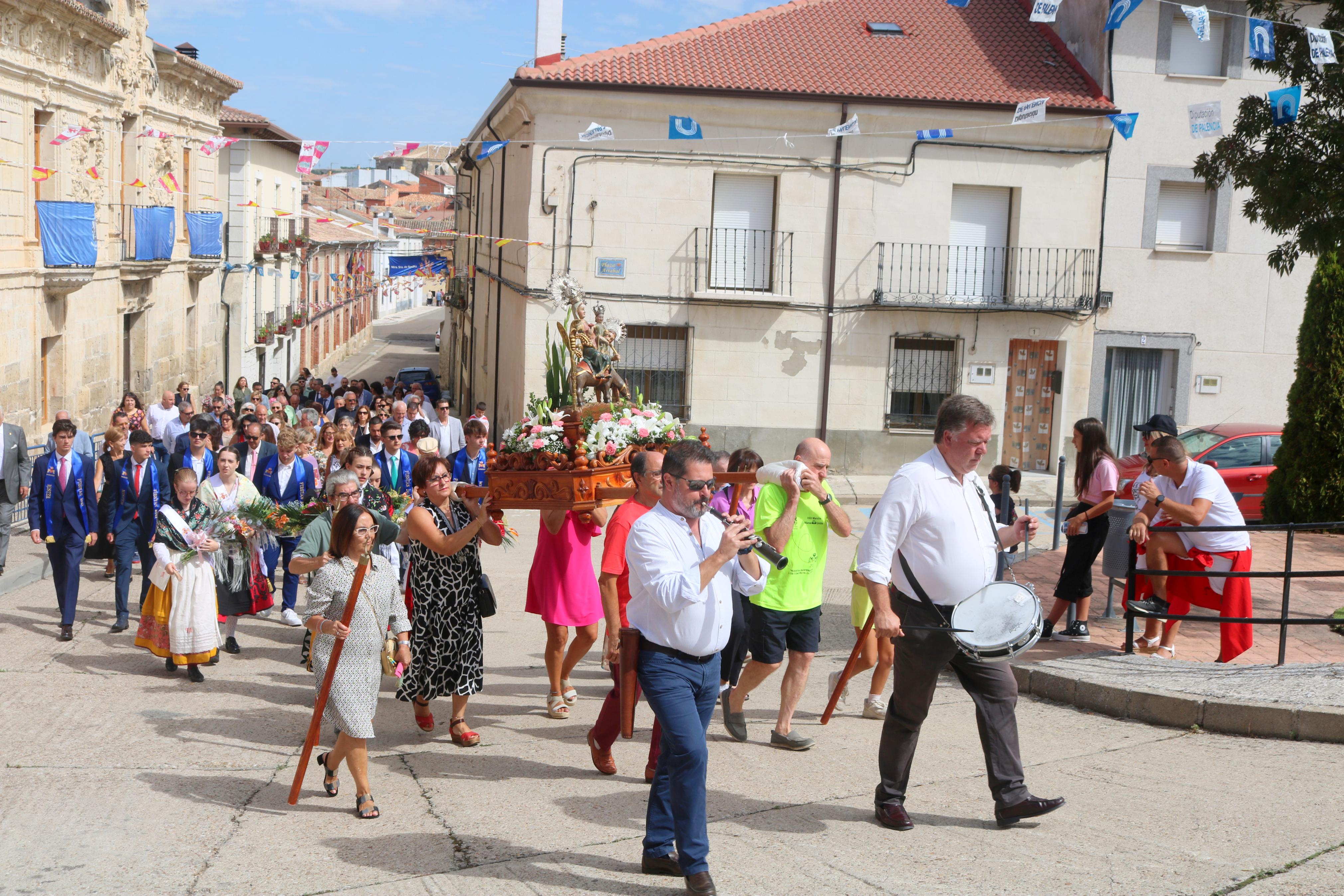 Baltanás se rinde a la Virgen de Revilla