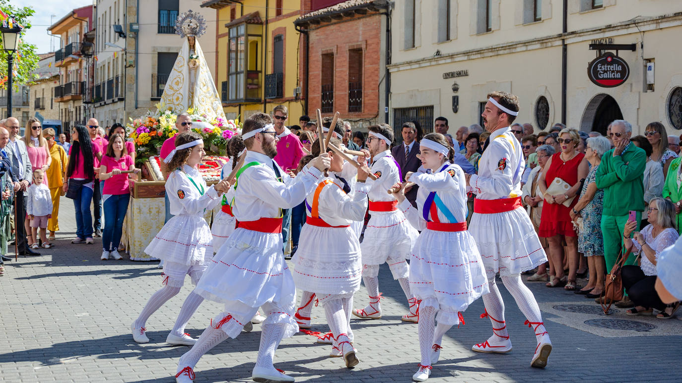 La Virgen de Gracia procesiona en Villanubla