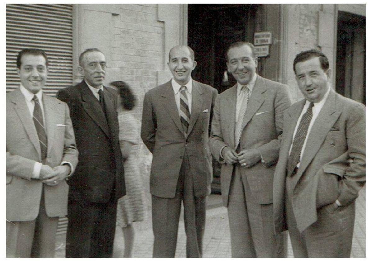 Jesús Rivero, en el centro del grupo, junto a varios directivos del Real Valladolid: José San José, Isidoro Lorenzo, Fidel Rivero y Ventura Varela