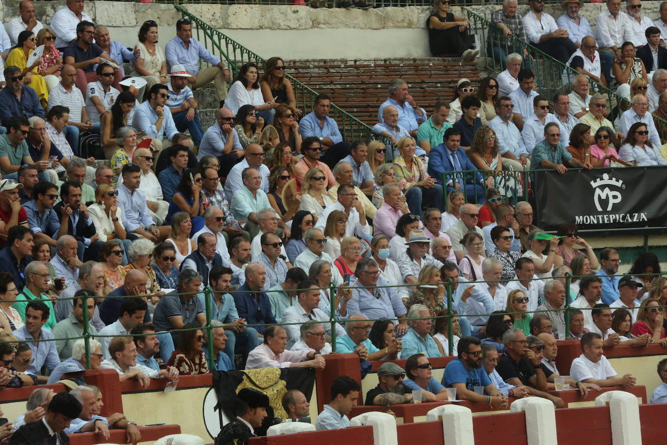 Búscate en los tendidos de la corrida de toros de este domingo (1 de 3)