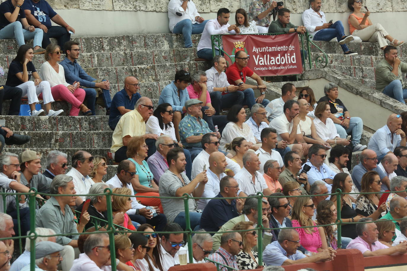 Búscate en los tendidos de la corrida de toros de este domingo (1 de 3)