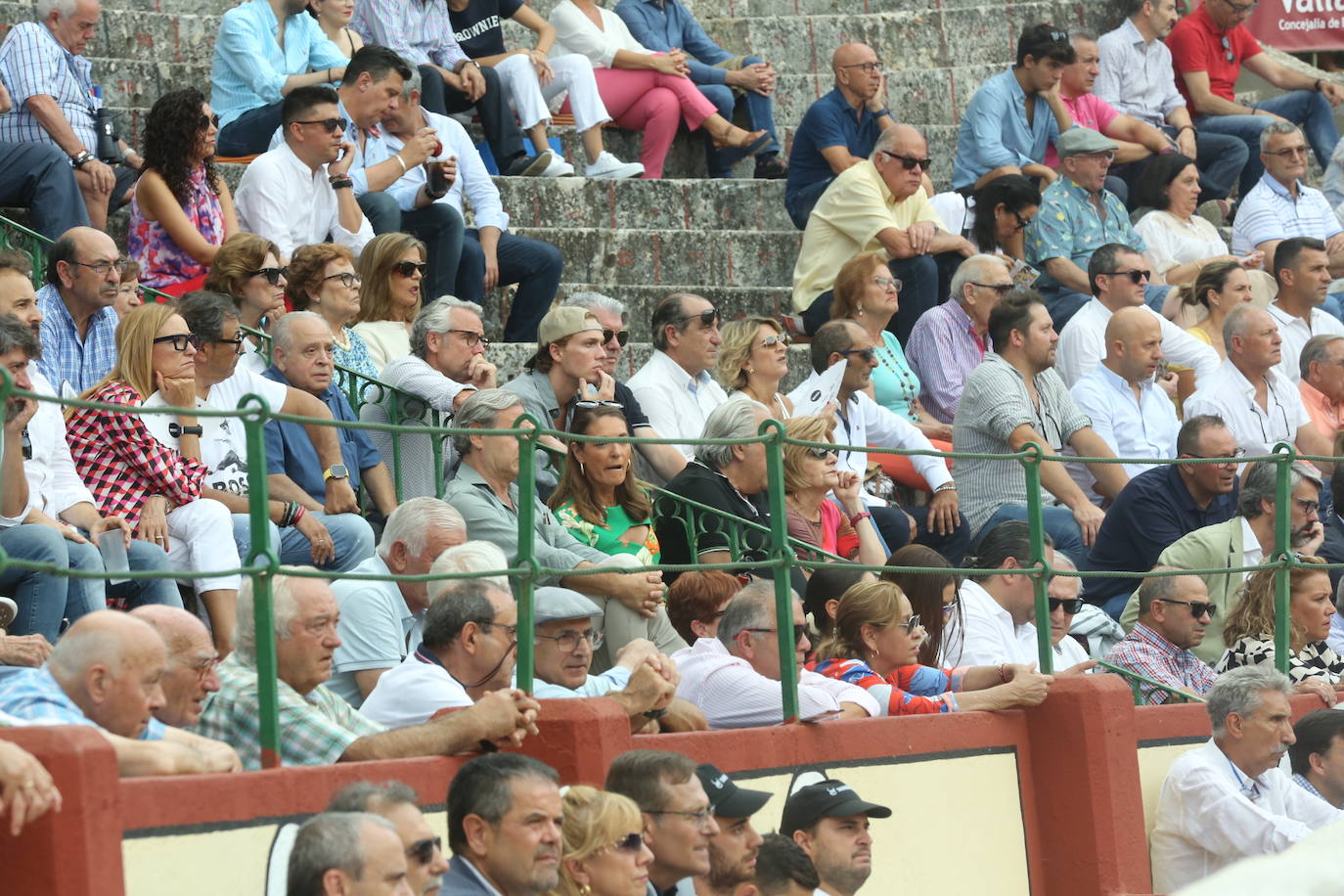 Búscate en los tendidos de la corrida de toros de este domingo (1 de 3)