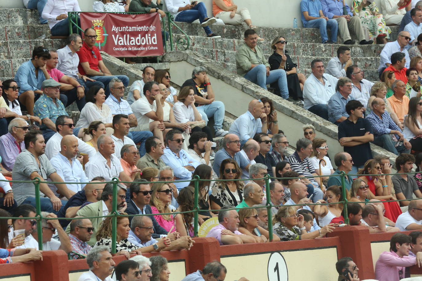 Búscate en los tendidos de la corrida de toros de este domingo (1 de 3)