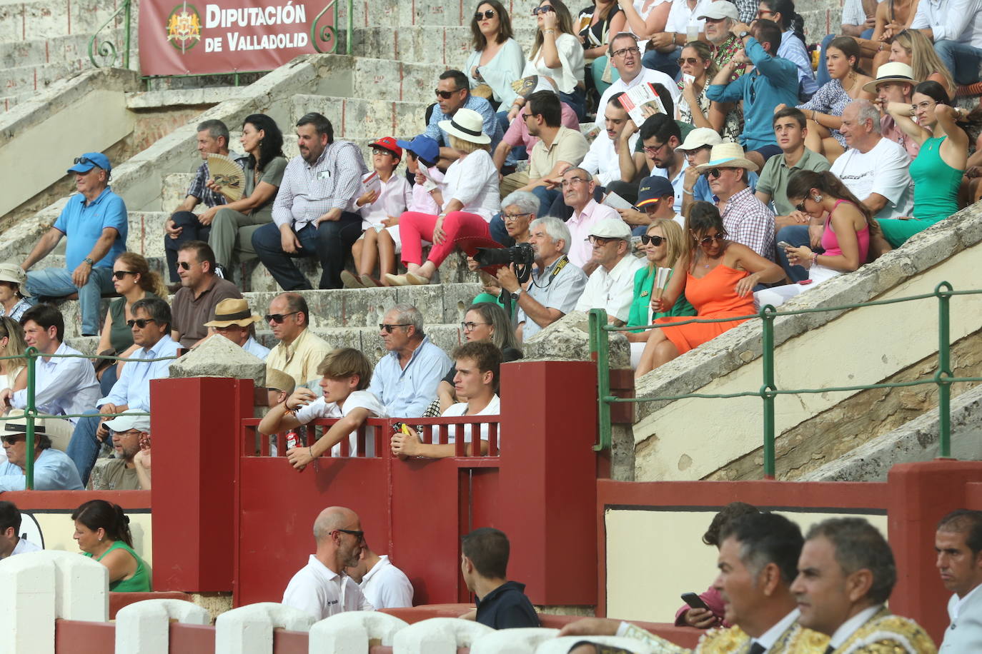 Búscate en los tendidos de la corrida de toros de este domingo (2 de 3)