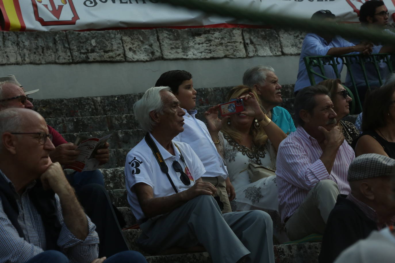 Búscate en los tendidos de la corrida de toros de este domingo (2 de 3)