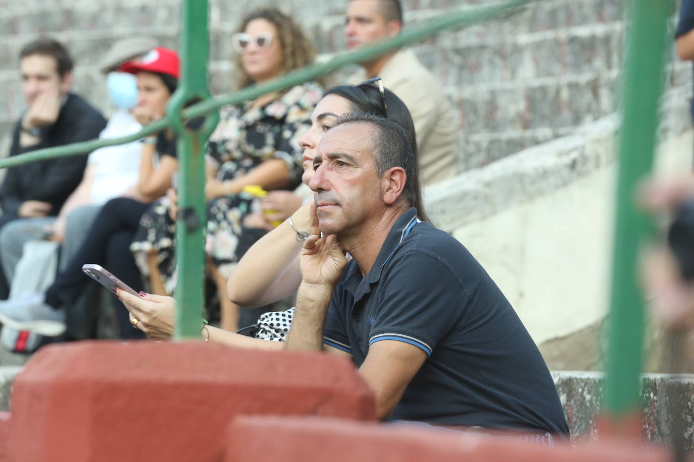 Búscate en los tendidos de la corrida de toros de este domingo (2 de 3)