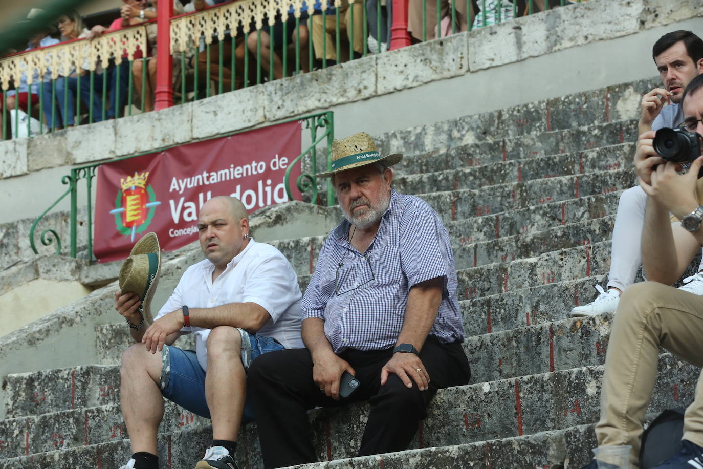 Búscate en los tendidos de la corrida de toros de este domingo (2 de 3)