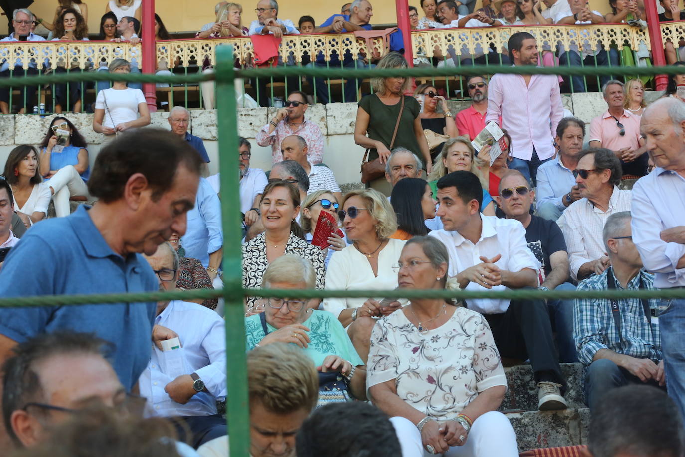 Búscate en los tendidos de la corrida de toros de este domingo (3 de 3)