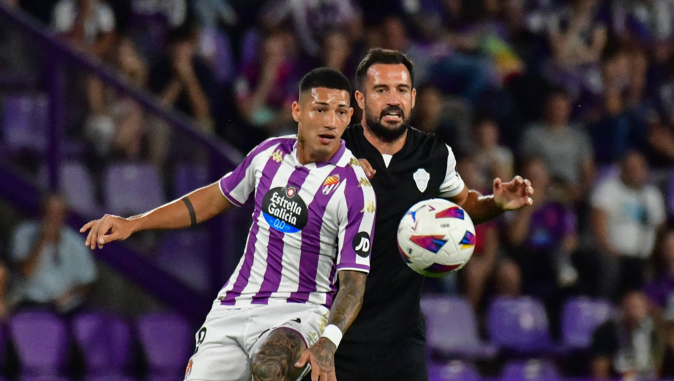 El partido entre el Real Valladolid y el Elche, en imágenes