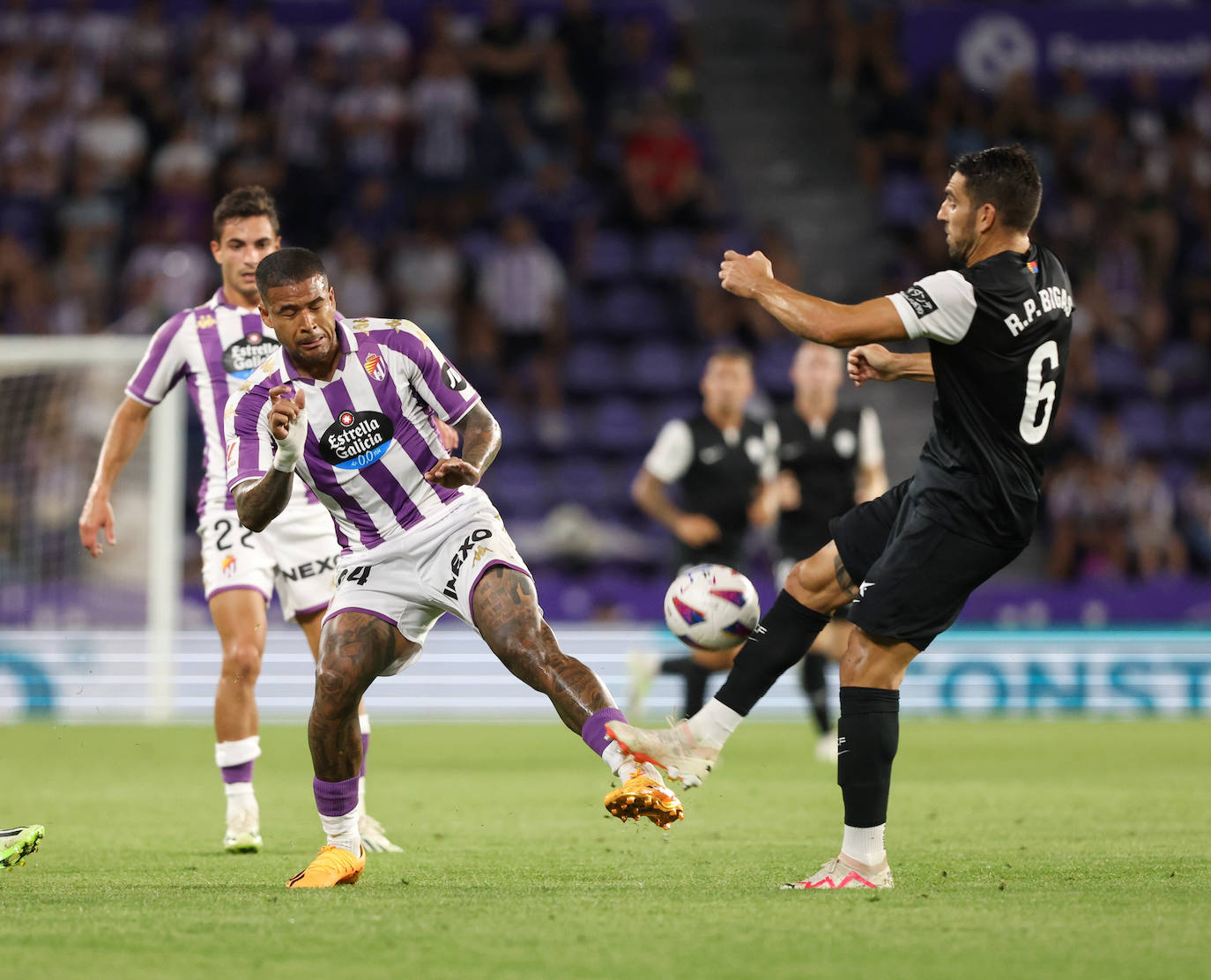 El partido entre el Real Valladolid y el Elche, en imágenes