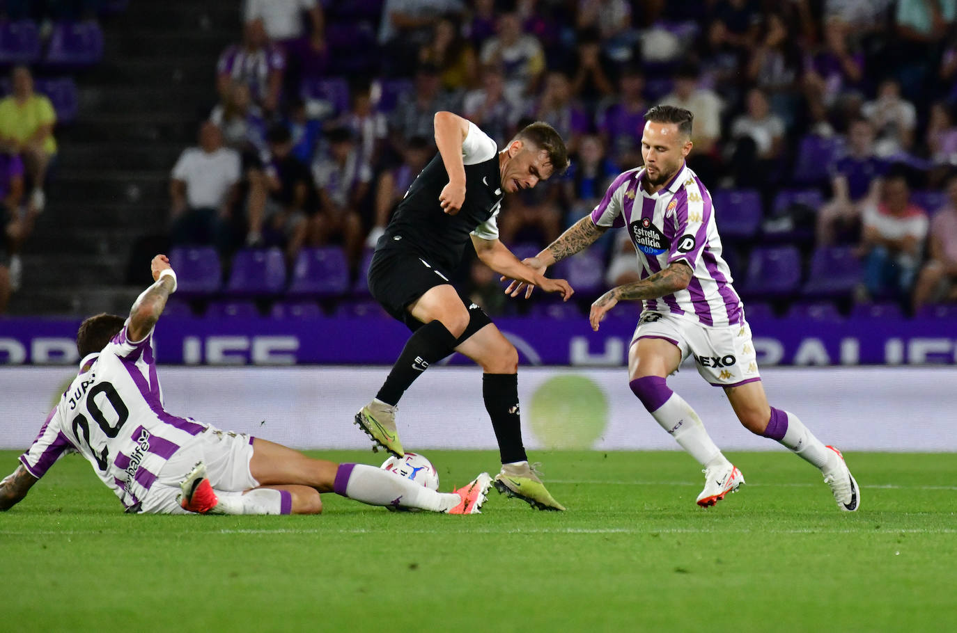 El partido entre el Real Valladolid y el Elche, en imágenes