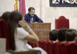 Vicente Guilarte, durante su clase magistral a los alumnos de Derecho de la UVA.