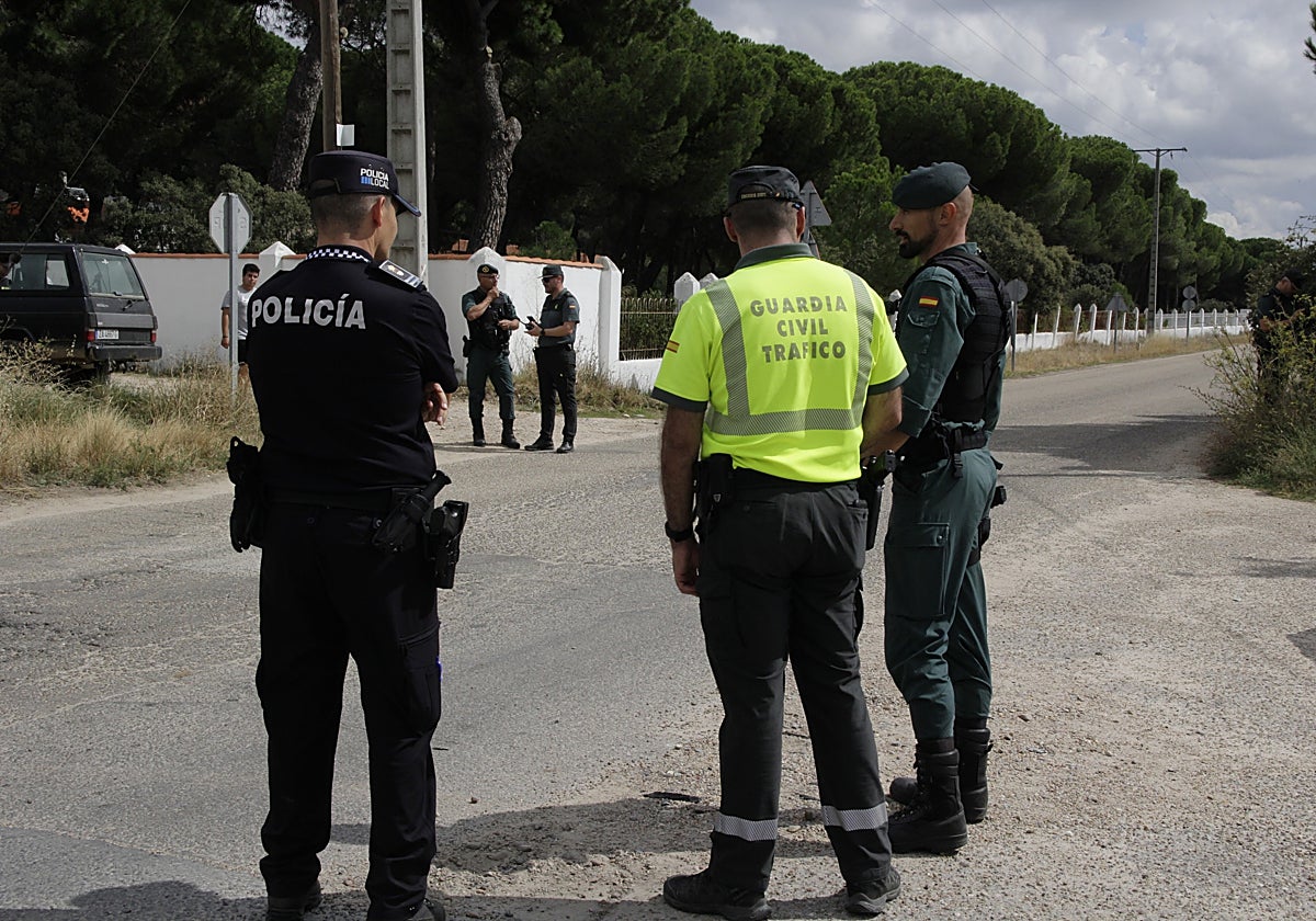 Policía y Guardia Civil en el dispositivo de búsqueda.