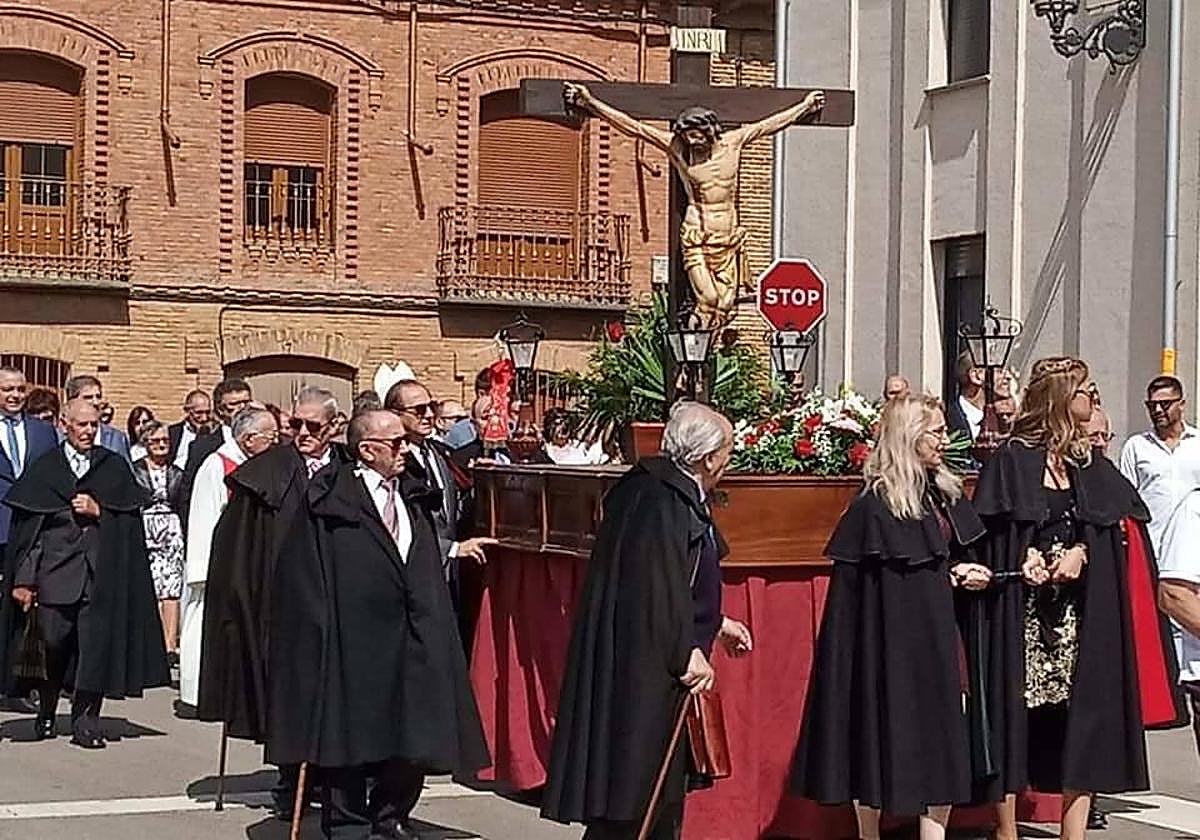 El Cristo de la Gracia, en procesión por las calles de Villavicencio de los Caballeros en 2019.