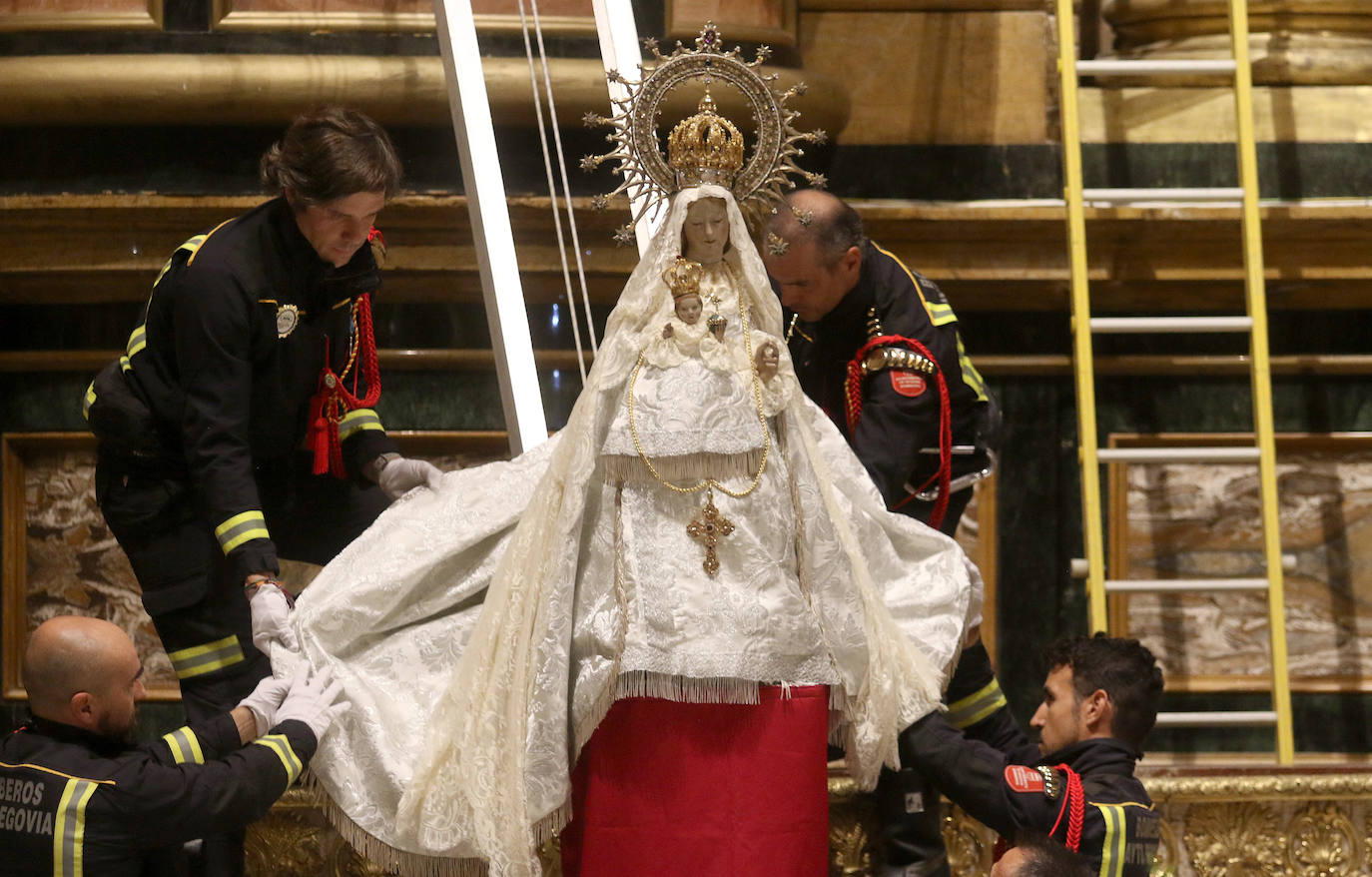 Subida de la Virgen de la Fuencisla en la Catedral