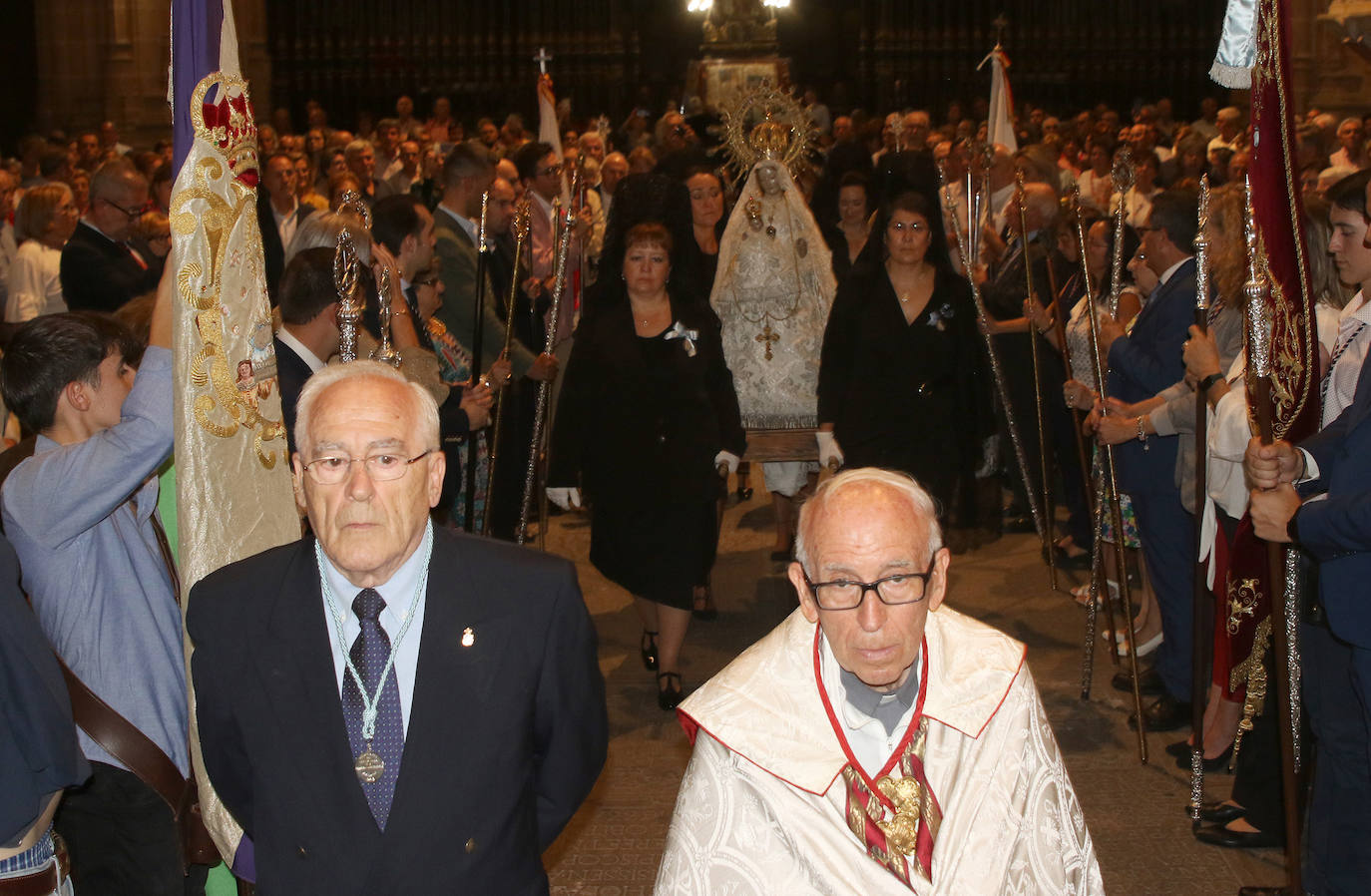 Subida de la Virgen de la Fuencisla en la Catedral