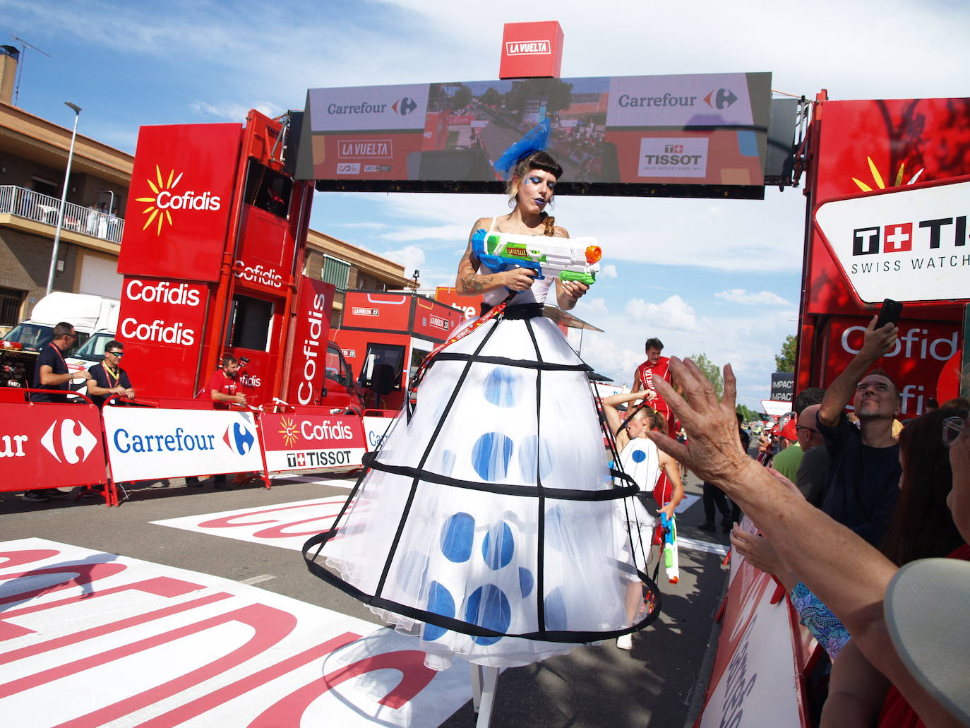 El paso de La Vuelta por Íscar, en imágenes