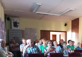 Numerosos vecinos asistieron a la reunión informativa organizada por el Ayuntamiento.