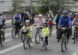 Participantes en el V Día de la Bici de Valladolid.