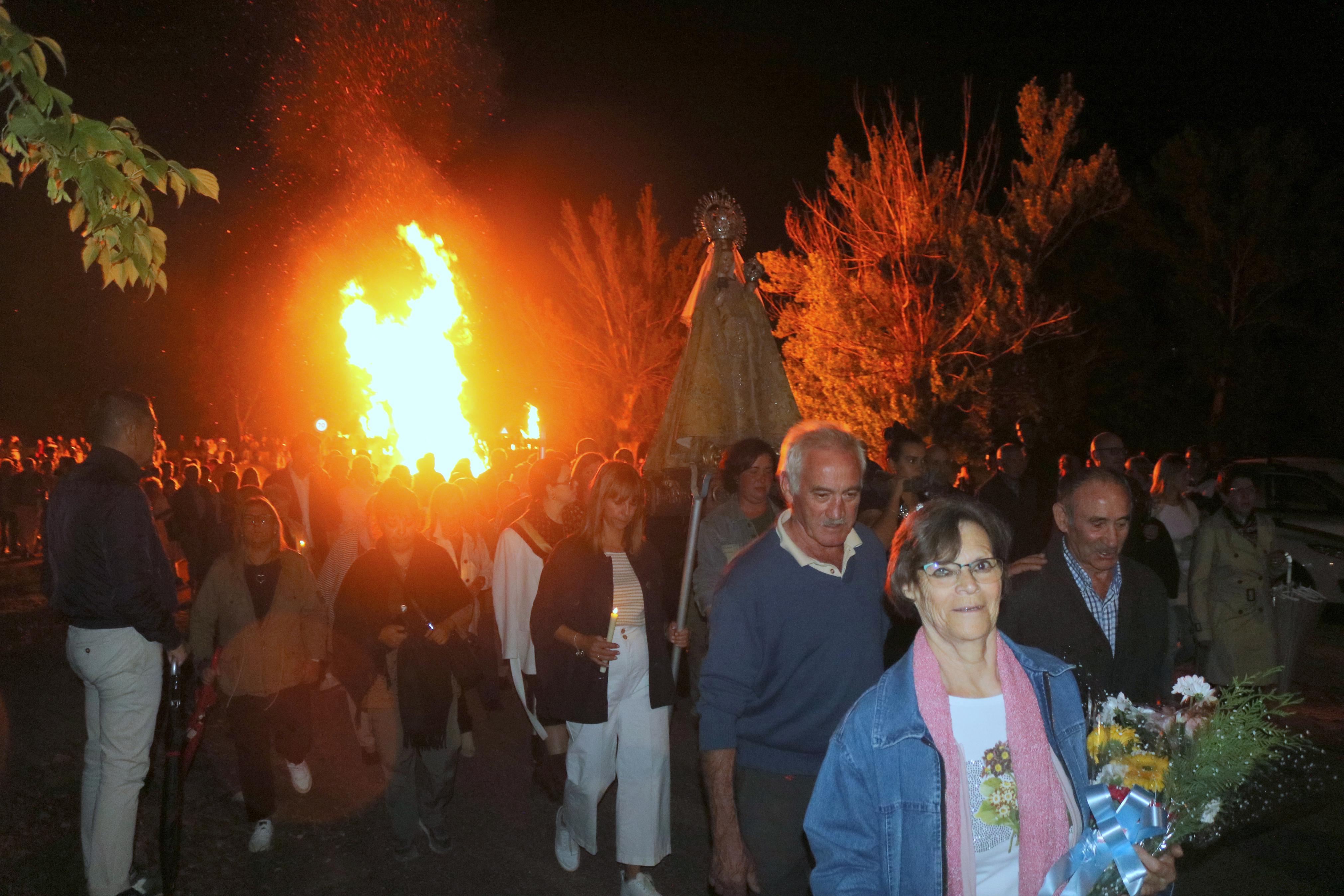 Devoción al resplandor de las hogueras en Palenzuela