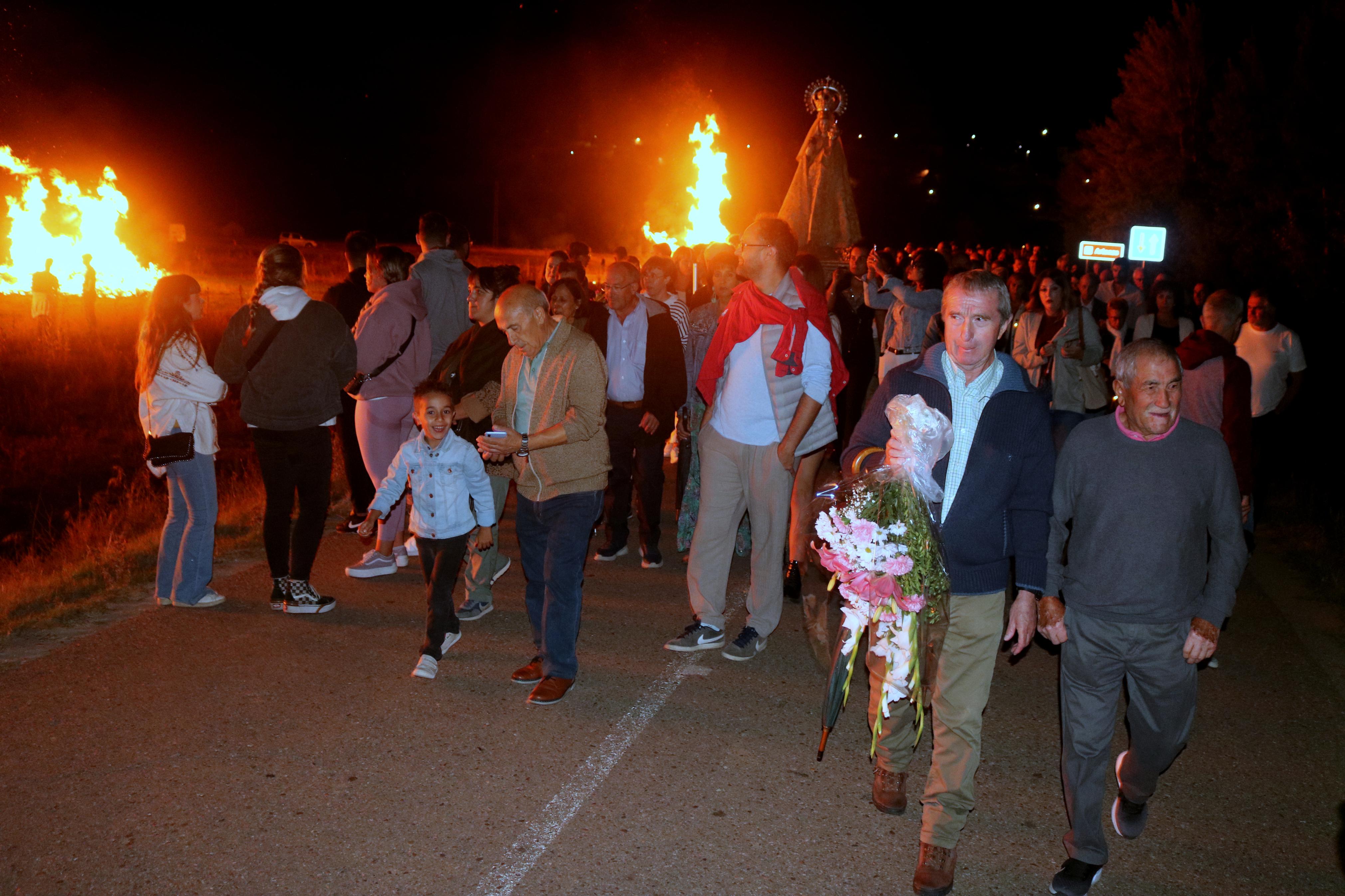 Devoción al resplandor de las hogueras en Palenzuela