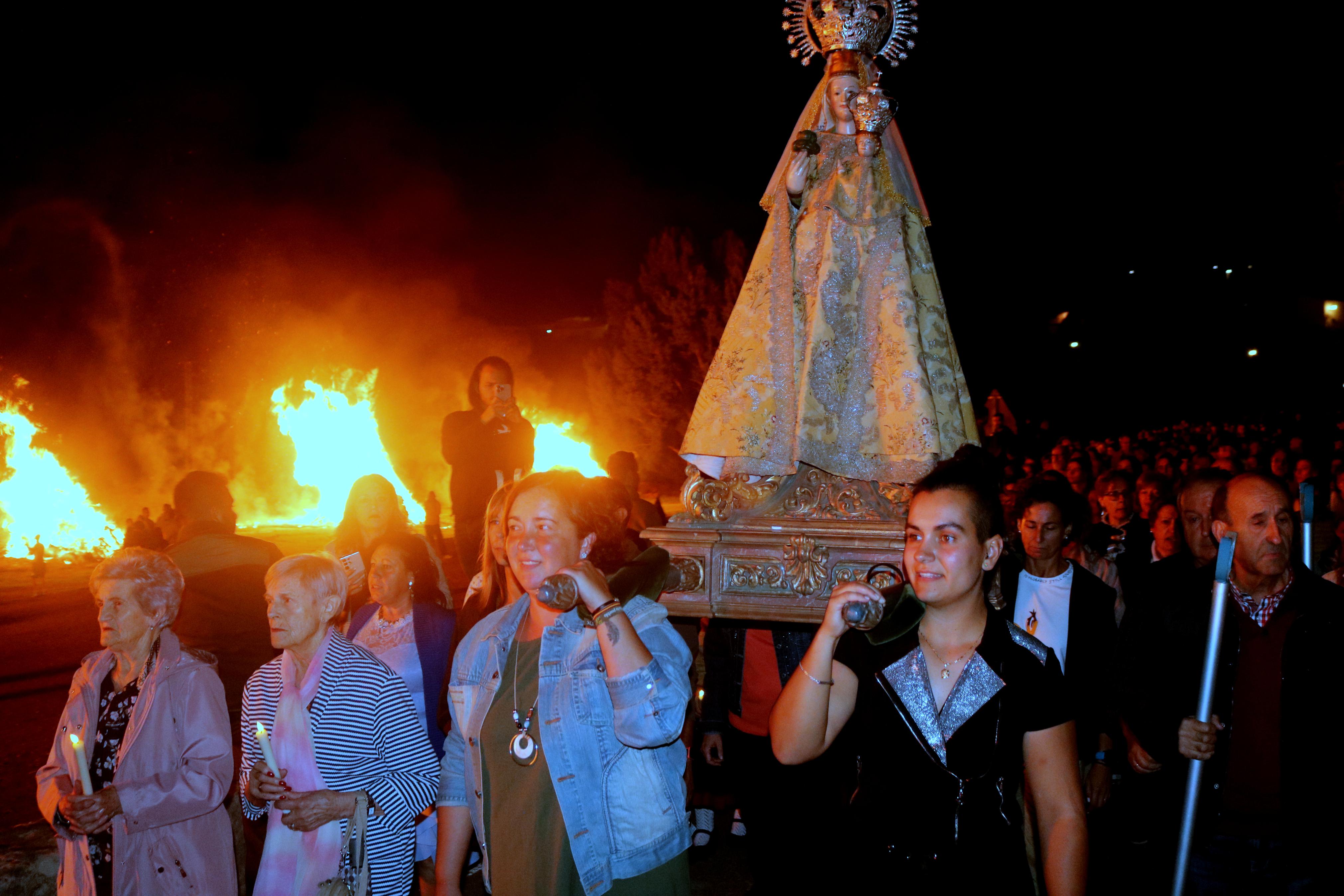 Devoción al resplandor de las hogueras en Palenzuela