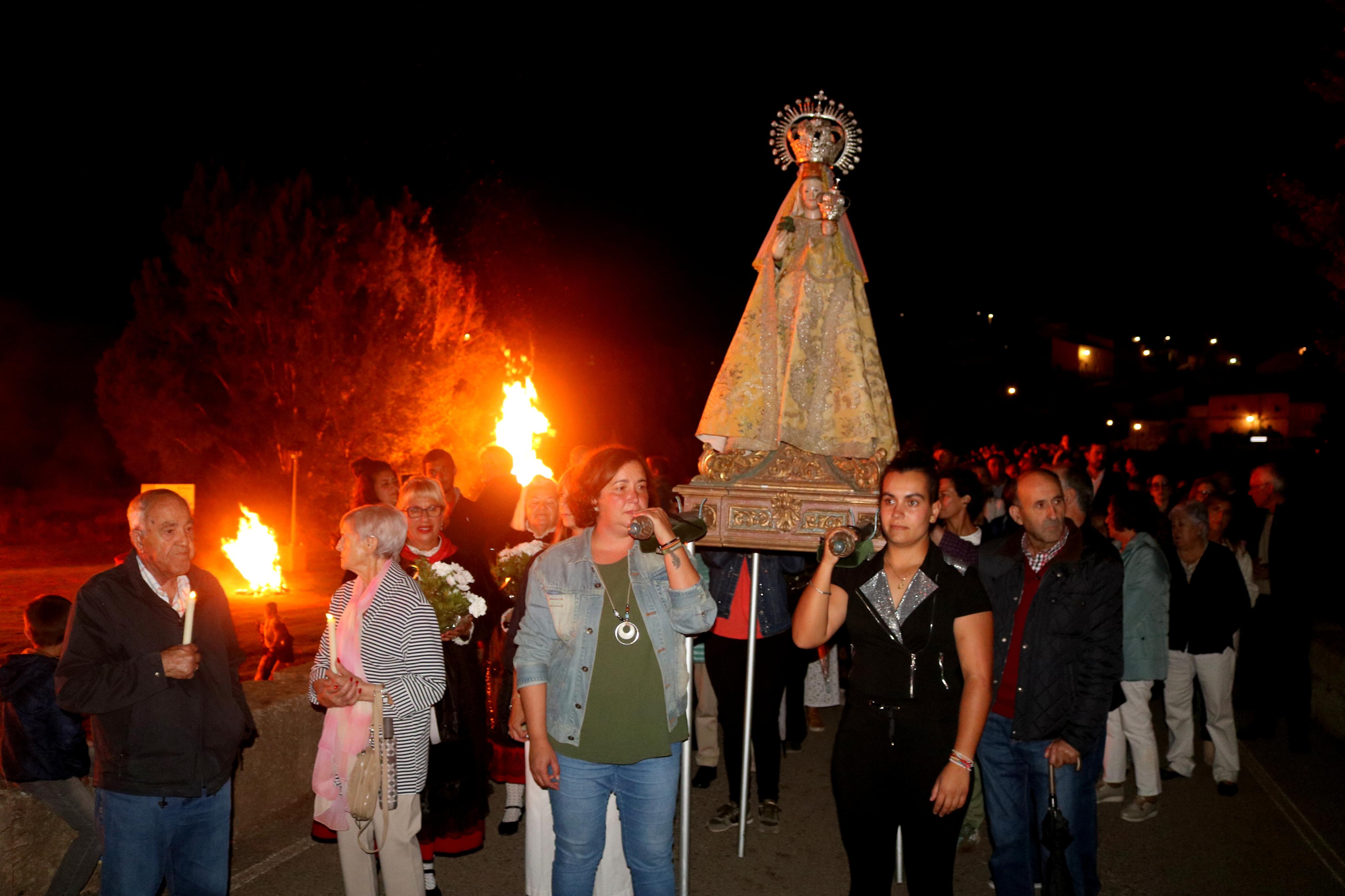 Devoción al resplandor de las hogueras en Palenzuela