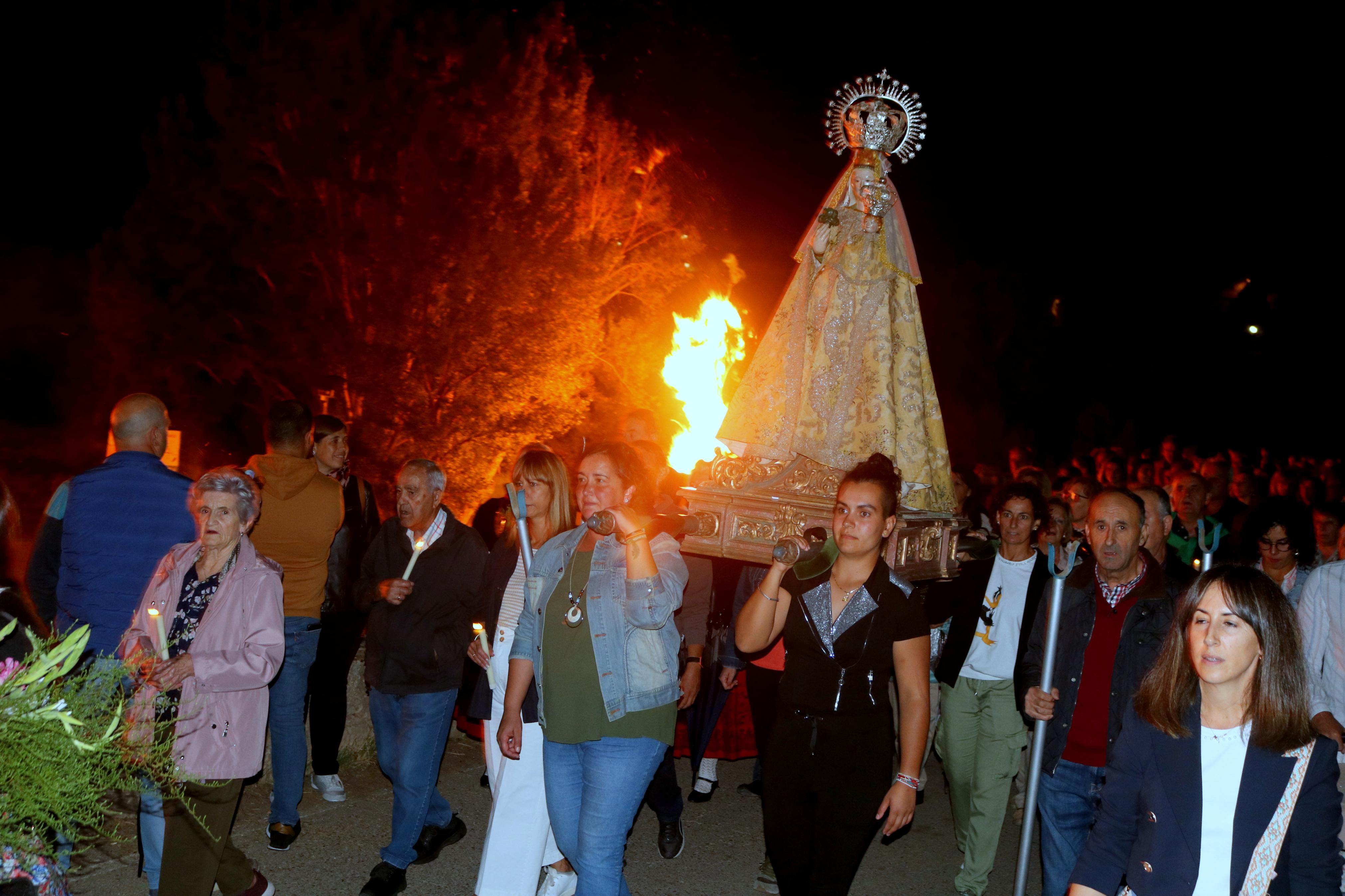 Devoción al resplandor de las hogueras en Palenzuela