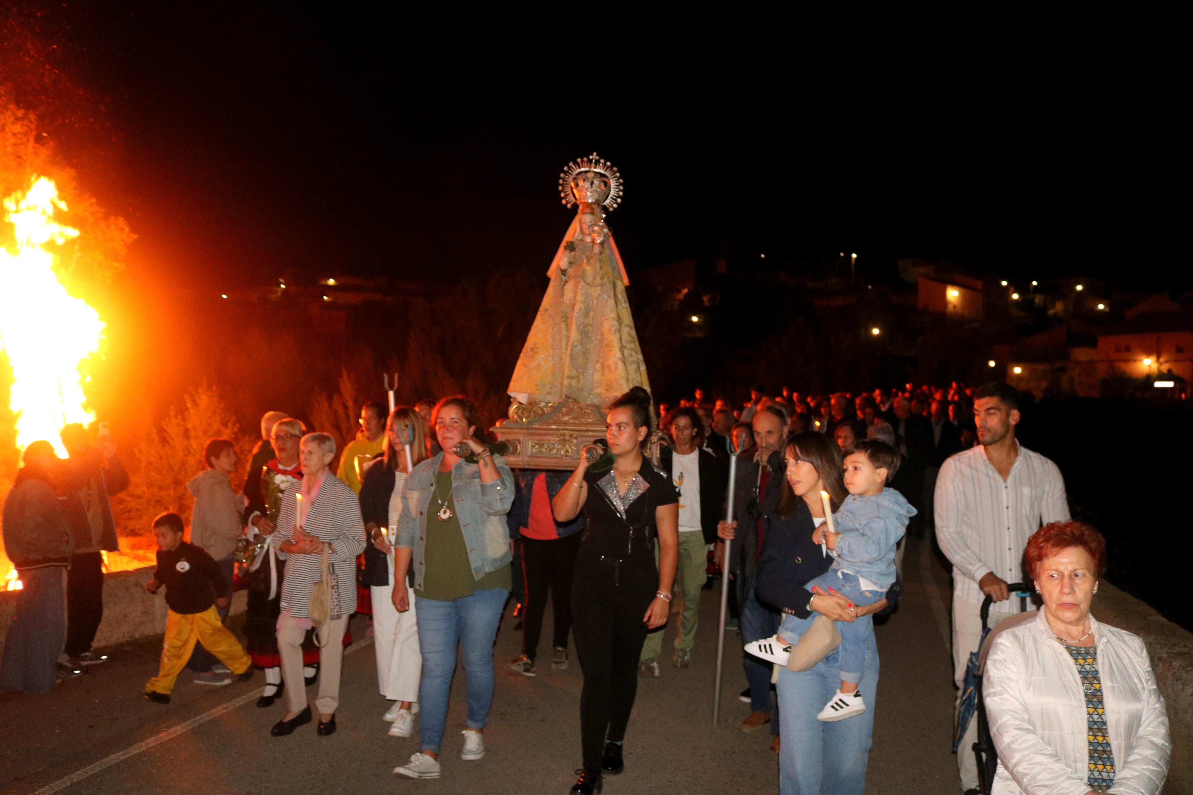 Devoción al resplandor de las hogueras en Palenzuela