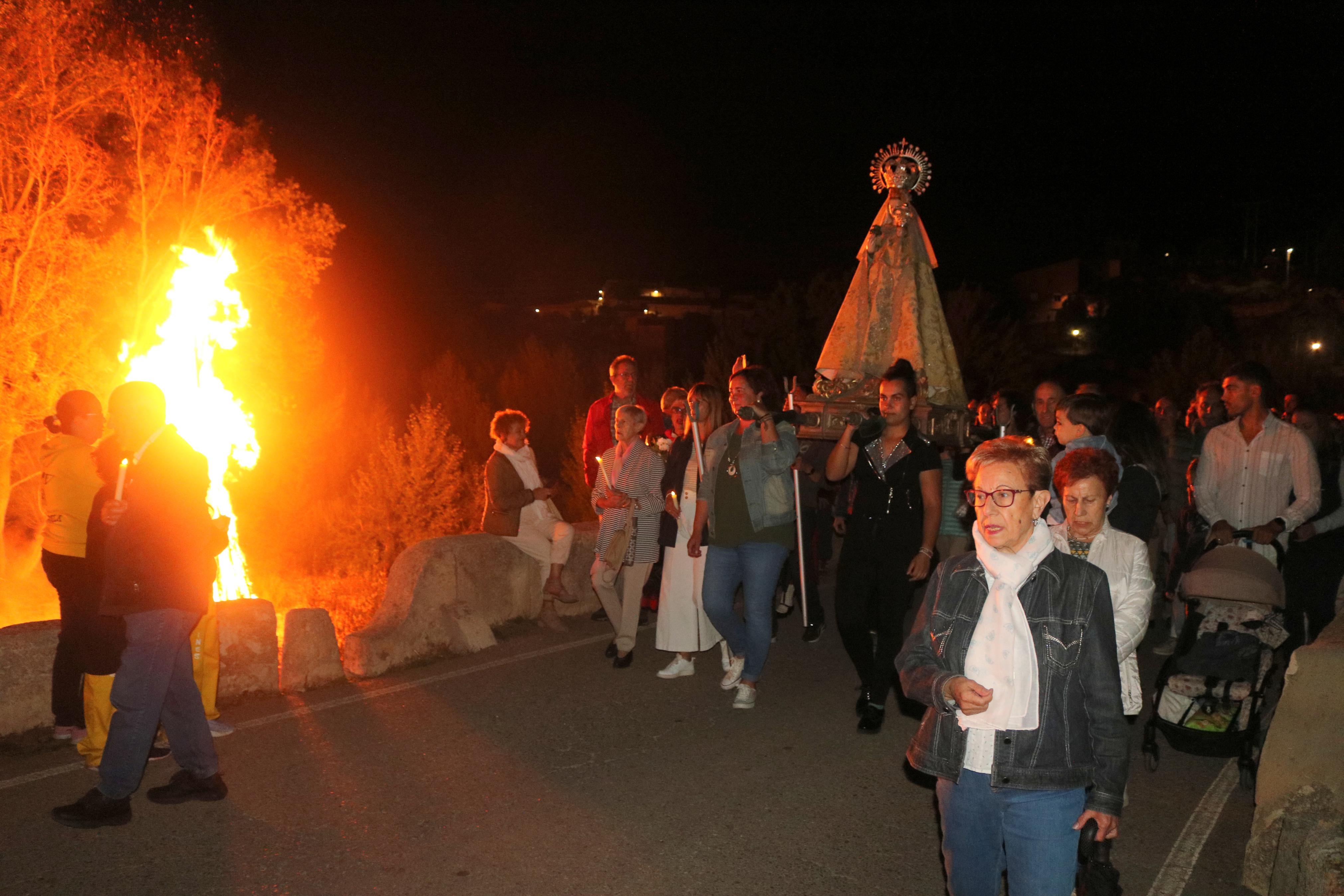 Devoción al resplandor de las hogueras en Palenzuela