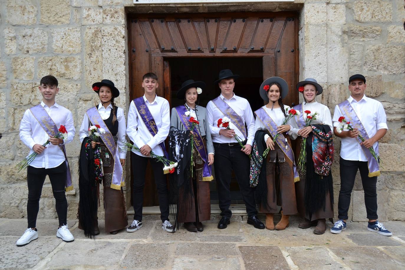 Alegría y color en Astudillo en las fiestas de la Santa Cruz