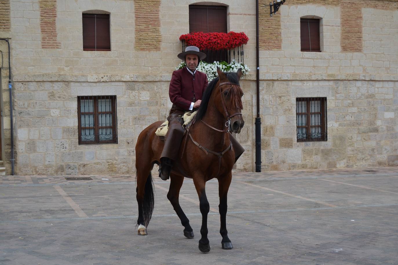 Alegría y color en Astudillo en las fiestas de la Santa Cruz