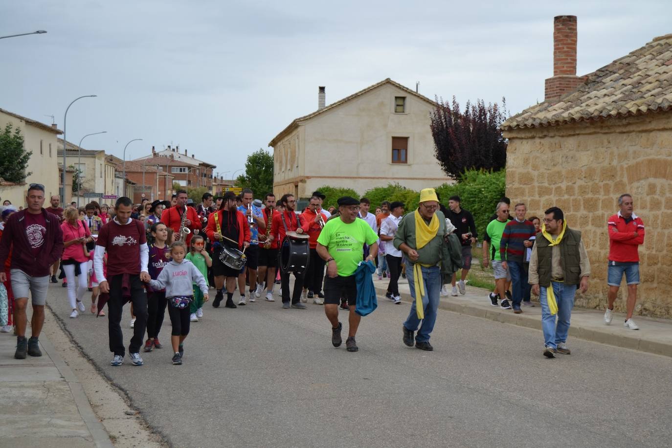 Alegría y color en Astudillo en las fiestas de la Santa Cruz