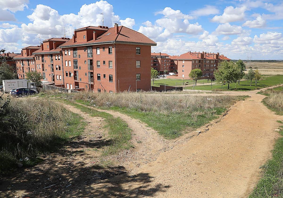 Zona sin asfaltar de la calle Venezuela.