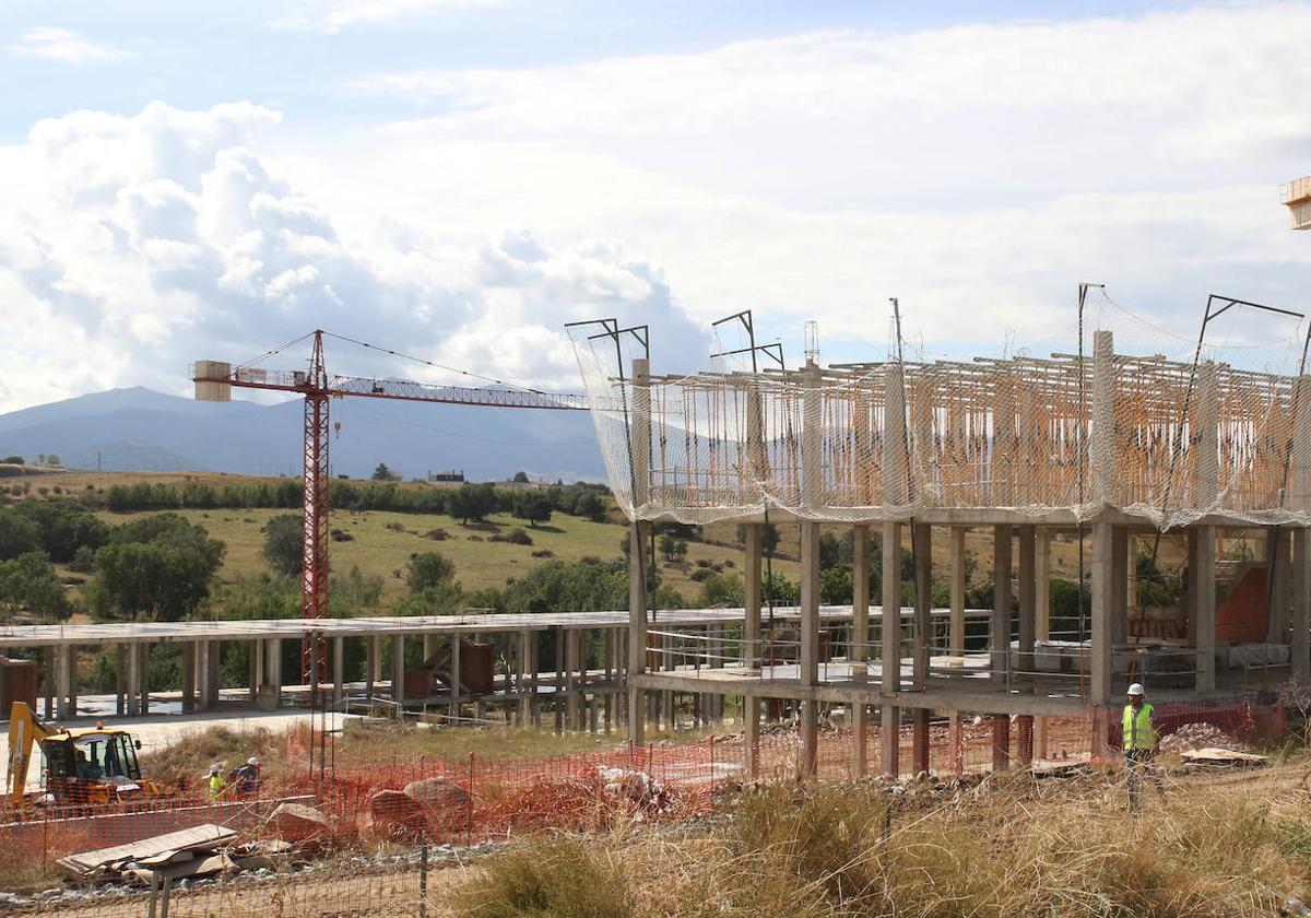 Obras, de nuevo con actividad, del colegio de las Concepcionistas en La Lastrilla.