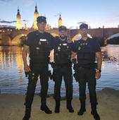 Tres policías vallisoletanos rescatan a una joven que se cayó al Ebro en Zaragoza