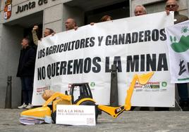 Protesta contra el proyecto de una mina a cielo abierto en el nordeste de Segovia.