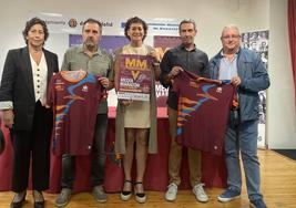 La representante de Aquavall, Juan Carlos Cristóbal, Mayte Martínez, José María de Vega y Gerardo García en la presentación de la Media Maratón.